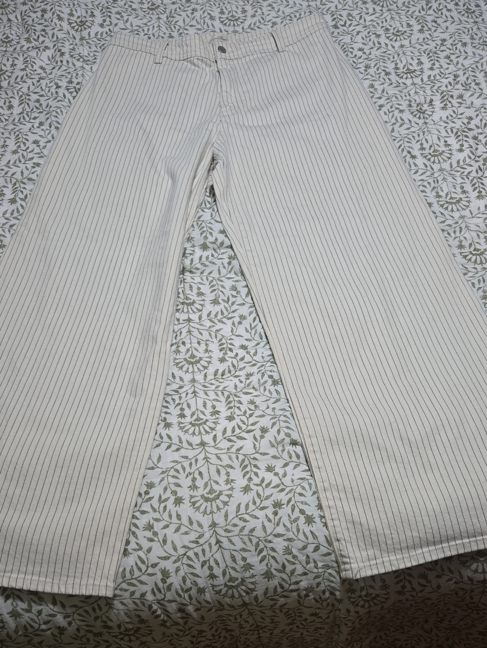 Universal Thread Cream Pinstripe Wide-Leg Jeans